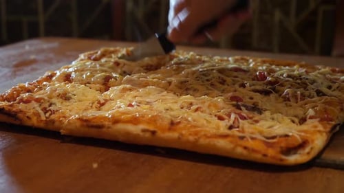 Dk 56 1Cutting ready-made fragrant pizza cooked at home.