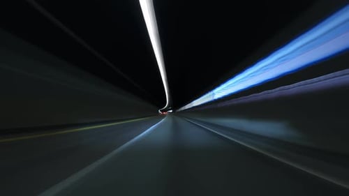 Cautivadoras rayas de luz durante un viaje nocturno