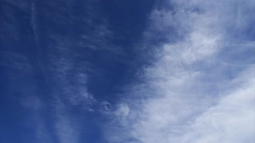 Blauer Himmel Weiße Wolken Geschwollene flauschige weiße Wolken Cumulus Cloud Cloudscape Zeitraffer Sommer Blauer Himmel