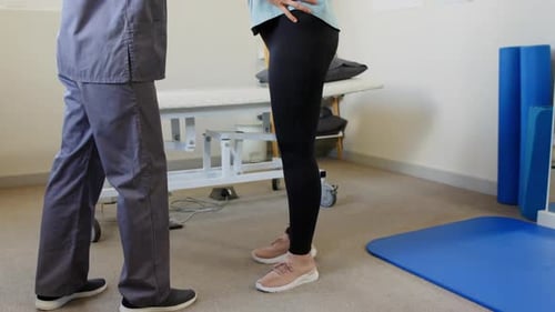 Woman with Prosthetic Leg Uses VR for Therapy