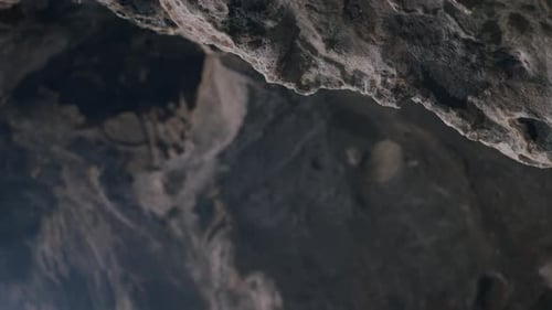 große Stalagmitenstruktur in einer Höhle