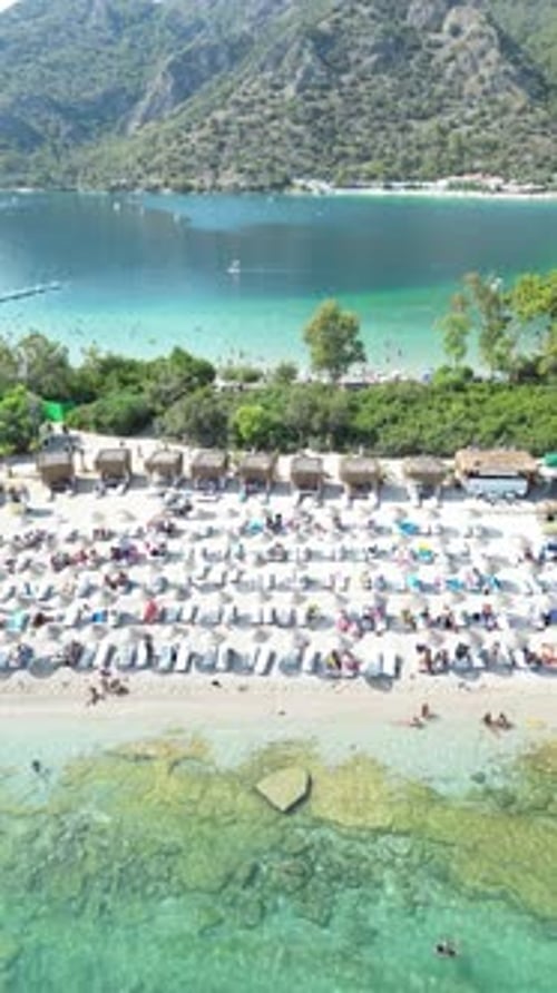 Schönheit eines türkisfarbenen Strandes.