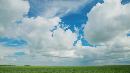Dramatisch Himmel im Zeitraffer mit Cumulus