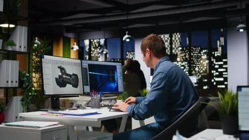 Un ingénieur informatique de sexe masculin utilise des techniques d'IA pour créer un jeu vidéo et une turbine