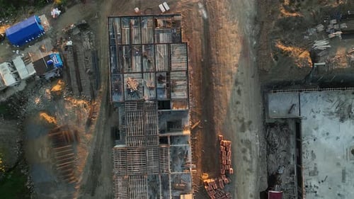 Vuelo aéreo sobre un desarrollo de nuevas construcciones