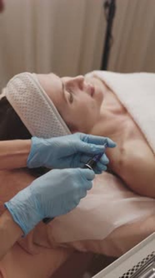 Professional Preparing Derma Pen for Microneedling