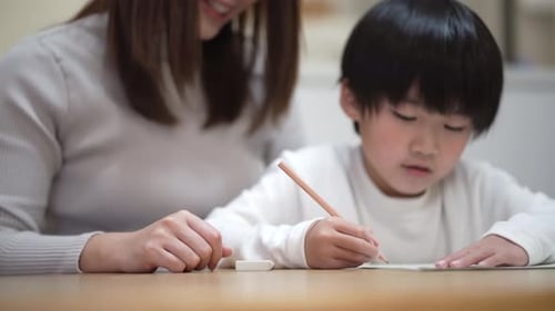 Eltern und Kind studieren