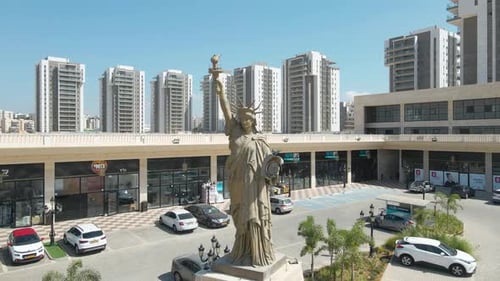 Liberty Statue At Manhattan Project Netivot