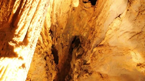 View from the ground of the ceiling of the luray caverns