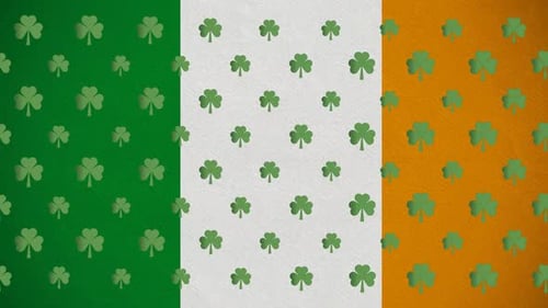 Digitale Animation mehrerer Kleeblätter, die sich gegen die irische Flagge bewegen