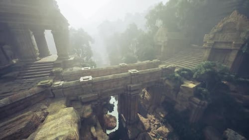 L'eau silencieuse reflète le ciel au-dessus d'une ancienne route fissurée qui mène