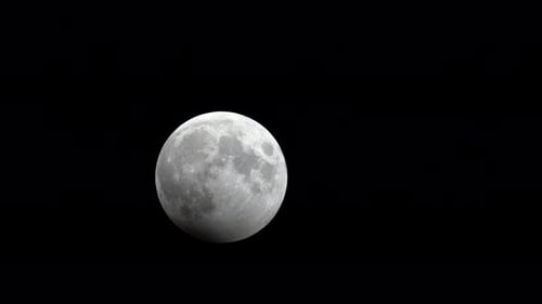 Début de l'éclipse partielle de lune le 28 octobre 2023