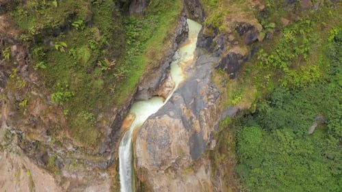 Tall Waterfall Indonesia Rinjani National Park Lombok Drone recua 30 FPS
