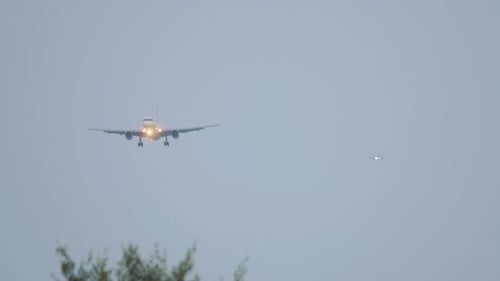 Airplane Approaches for Landing on Overcast Day