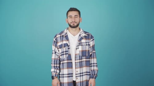 Mann begeht symbolischen Selbstmord.