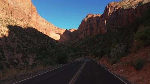 Zion-Nationalpark, Utah, wunderschöne Natur in Nordamerika. Malerische Autofahrt.