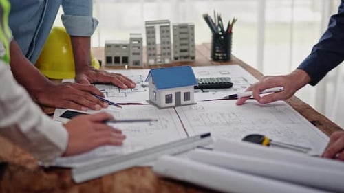 Remue-méninges et évaluation des estimations sur les dessins de construction, la conception, l'architecture et l'ingénierie