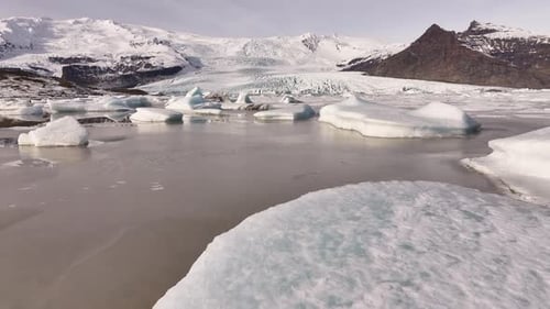 Frozen Fjallsárlón glacier lagoon in southern Iceland, showing drifting icebergs