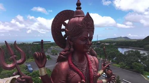 Immenses statues religieuses hindoues sur l'île Maurice