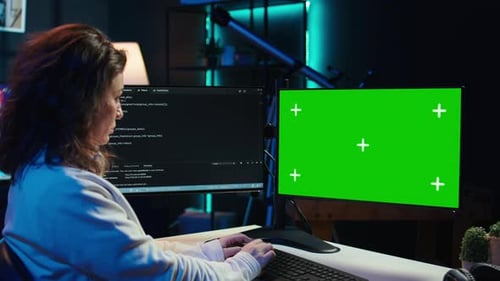 Administrator installiert Fortified Code auf dem Chroma Key-PC, um Cyberangriffe zu verhindern
