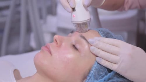 Professional device for face cleansing. Hydrofacial treatment