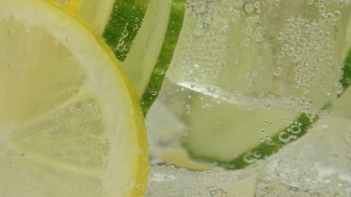 Refreshing Lemon and Cucumber in Sparkling Water