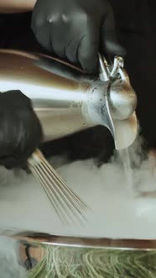 Entdecken Sie kreative kulinarische Techniken mit flüssigem Stickstoff für einzigartige Gerichte und Getränke
