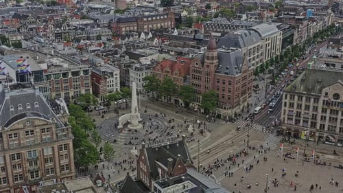 Amsterdã, Holanda, vista aérea v17 panorâmica com vista para os bondes que atravessam a rokin street th
