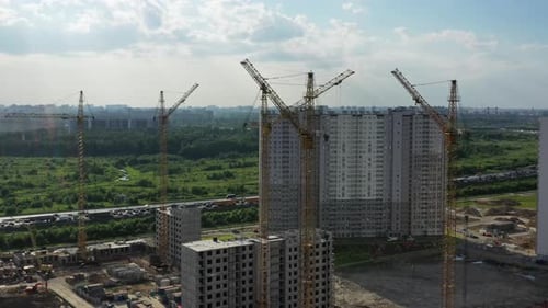 Grúa de edificios y edificios en construcción
