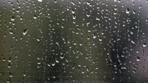 Gotas de lluvia en la ventana.
