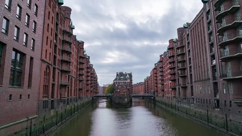 Hamburg Timelapse: Landmarks & Canals at Evening in Autumn