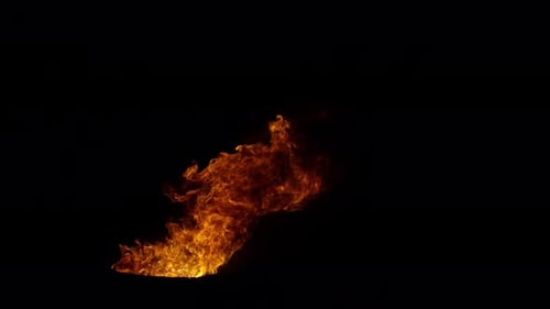 Ignite Sammlung: Gigantische Flammen quellen aus einem Fass, das im unteren Drittel isoliert auf schwarzem Hintergrund liegt