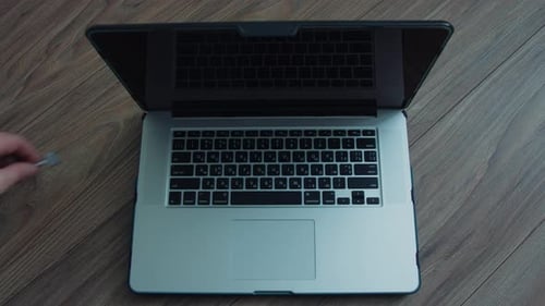 Ladegerätverbindung zum Laptop