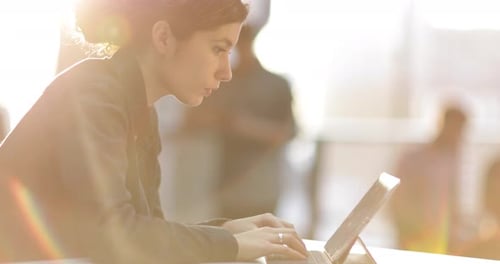Les milléniaux utilisent la technologie