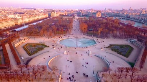 Voando para trás do Louvre e acima da Place de la Concorde.
