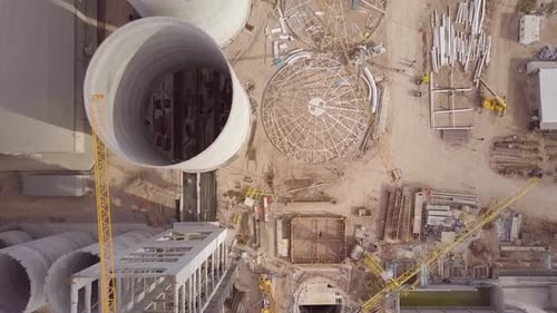 Vista aérea desde arriba de los silos en plena fase de construcción