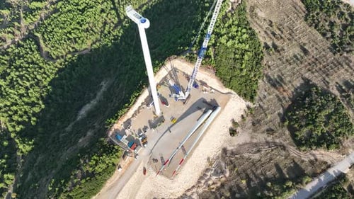 Vue aérienne de l'assemblage des pales d'éoliennes