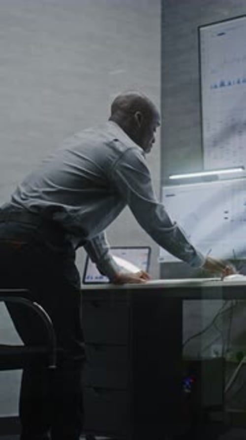 Businessman Furious About Sudden Stock Market Collapse Yelling in Phone