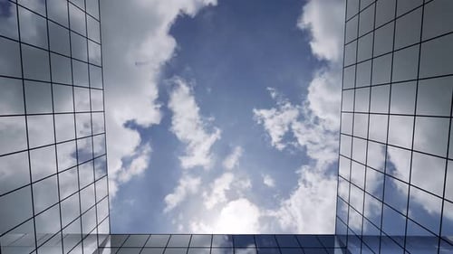 Edificio de negocios, pozo, ventanas, fachada, pared, nubes, cielo