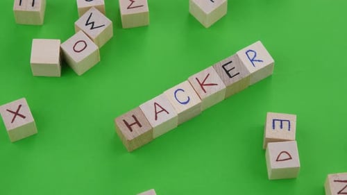 Alphabet en bois Hacker