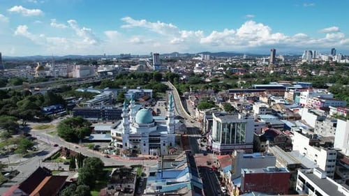 4K-Luftdrohnenaufnahme einer Stadt in Klang Selangor Lock Dolly, rechte Aufnahme