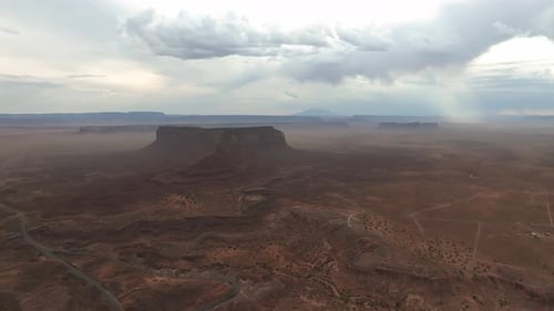 Vue aérienne des formations rocheuses de la Monument Valley