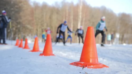A Concept Video Without Focus with Skiers During the Competition