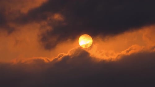 Dramatic Timelapse of Sun Rising Through Clouds