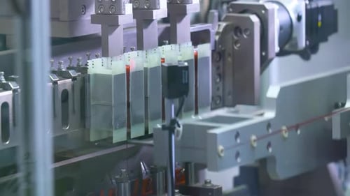 Real Shot Montagelinie innerhalb automatisierter Robotermontage von Motorspulenkupferdrähten in einer Fabrik pr