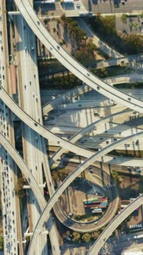 Vue aérienne de l'échangeur autoroutier I105 et I110