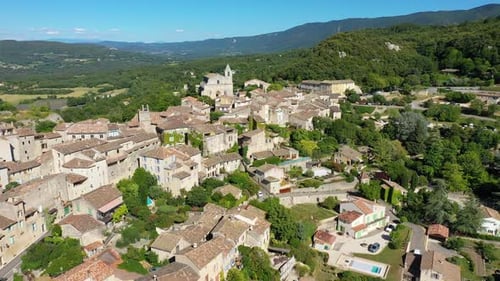 View of Saignon village in France, discover the stunning architecture of the ancient Saignon village