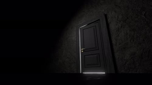 Ouverture mystérieuse de la porte, révélant une lumière vive