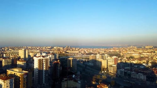 Sonnenaufgang, Zeitraffer, Blick auf den Istanbuler Bosporus und das Stadtbild von Kadiköy.