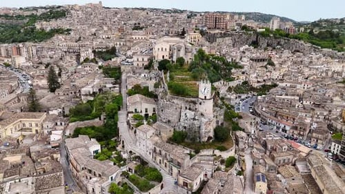 Toma con un Zumbido del Castillo de los Condes (Castello dei Conti), Módica, Sicilia, Italia